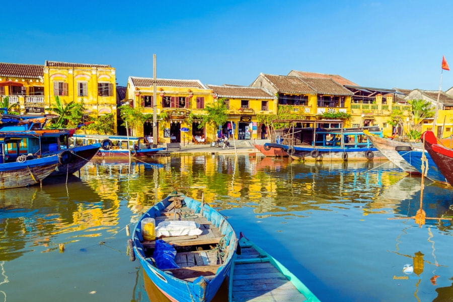 Colorful ancient houses along the Hoai River in Hoi An Vietnam – Auasia Travel